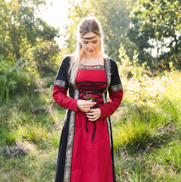 Mikä on keskiaika? Tiivis tietopaketti aikakauden arjesta ja juhlasta