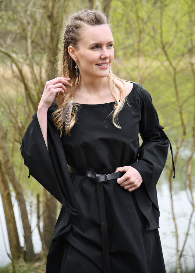 Burglinde-alusmekko, trumpettihihat