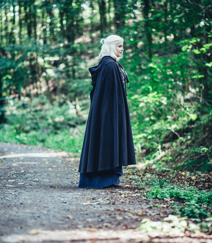 Kirjailtu viitta Lyra