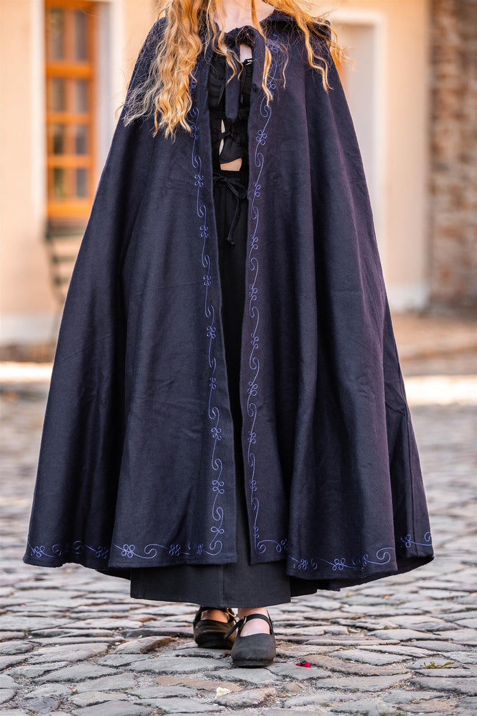 Alma-villaviitta kirjailuilla, eri värejä