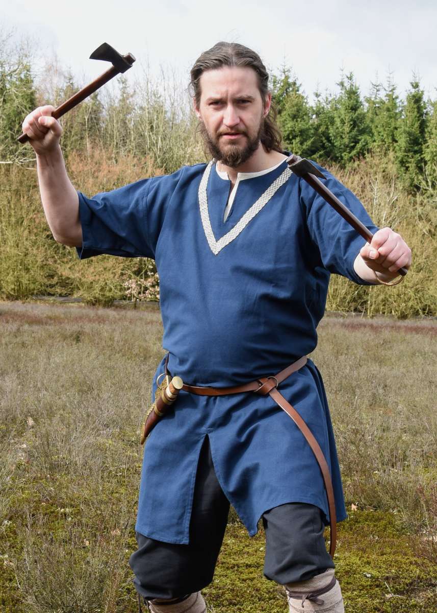 Tunika-Ailrik, lyhythihainen